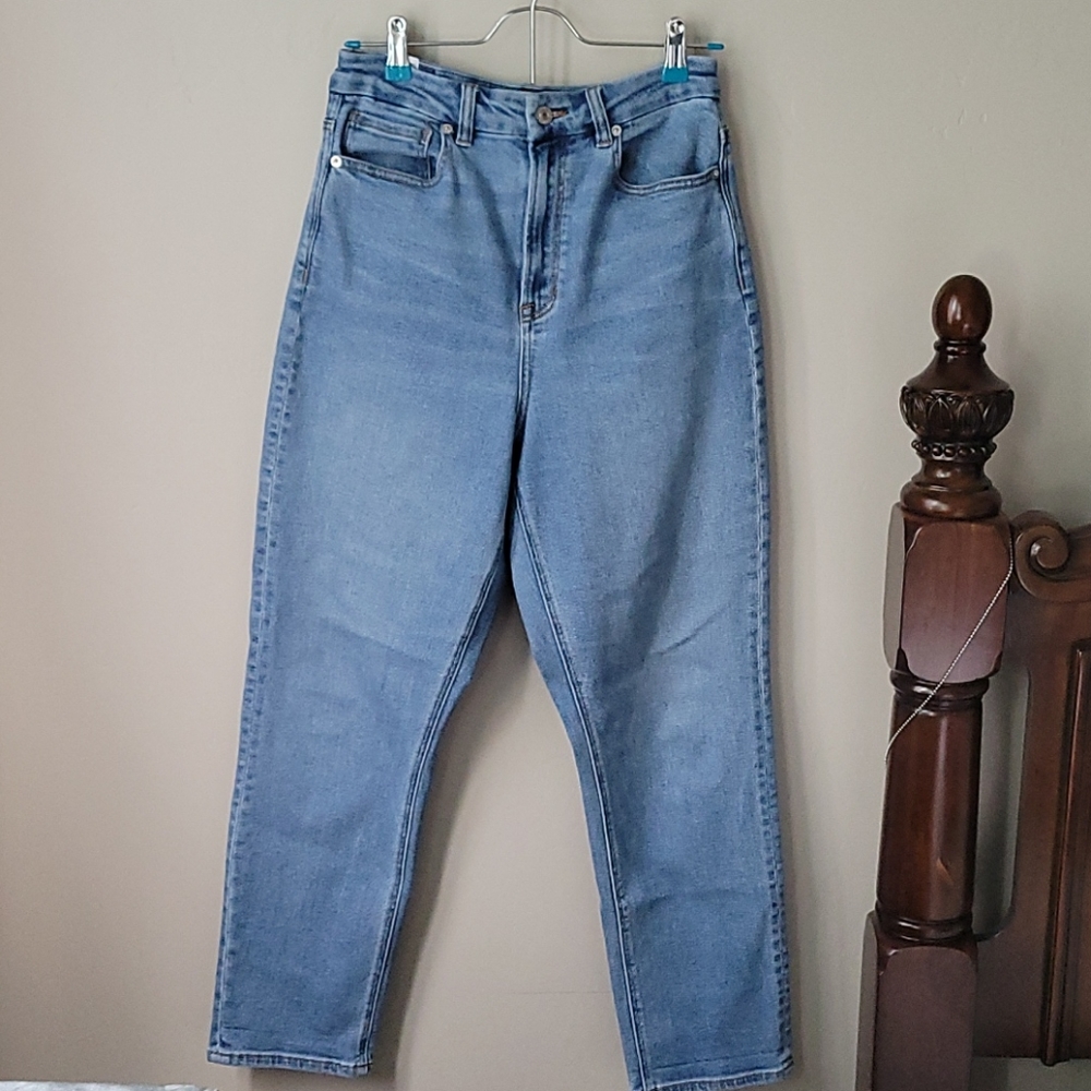 AE Curvy Mom Jeans Stretchy